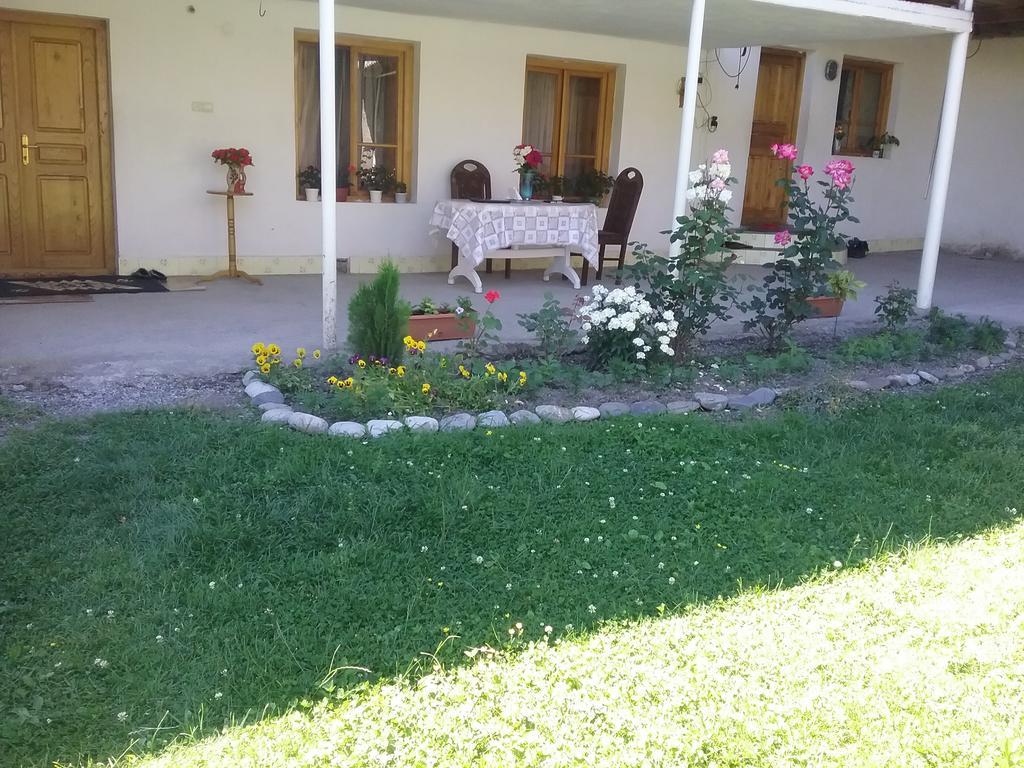 Guest House Anisa Birkiani Kültér fotó